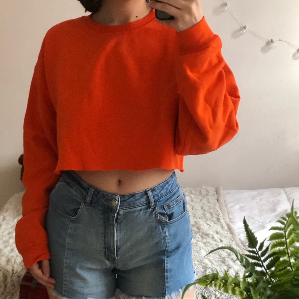 ORANGE PLT CROPPED SWEATSHIRT